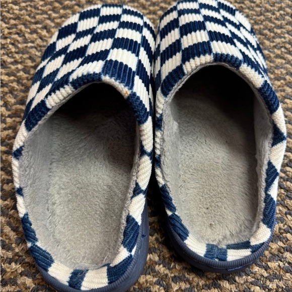 Well Worn Checkered Slip-On Fuzzy Slippers - Picture 2 of 6